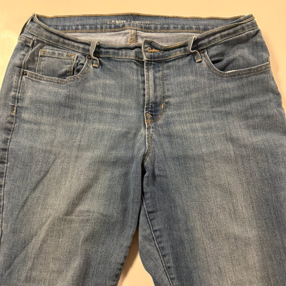 Old Navy Curvy Profile Jeans. Size 14 Regular
